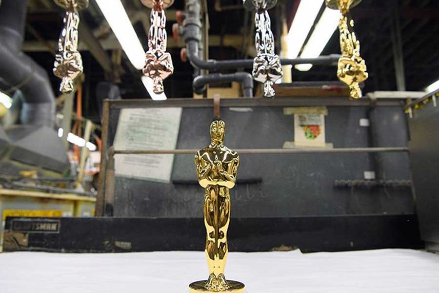 ¿Cuál es el origen de los premios Oscar? y ¿por qué se llaman así? 10 El Oscar esta bañando en oro