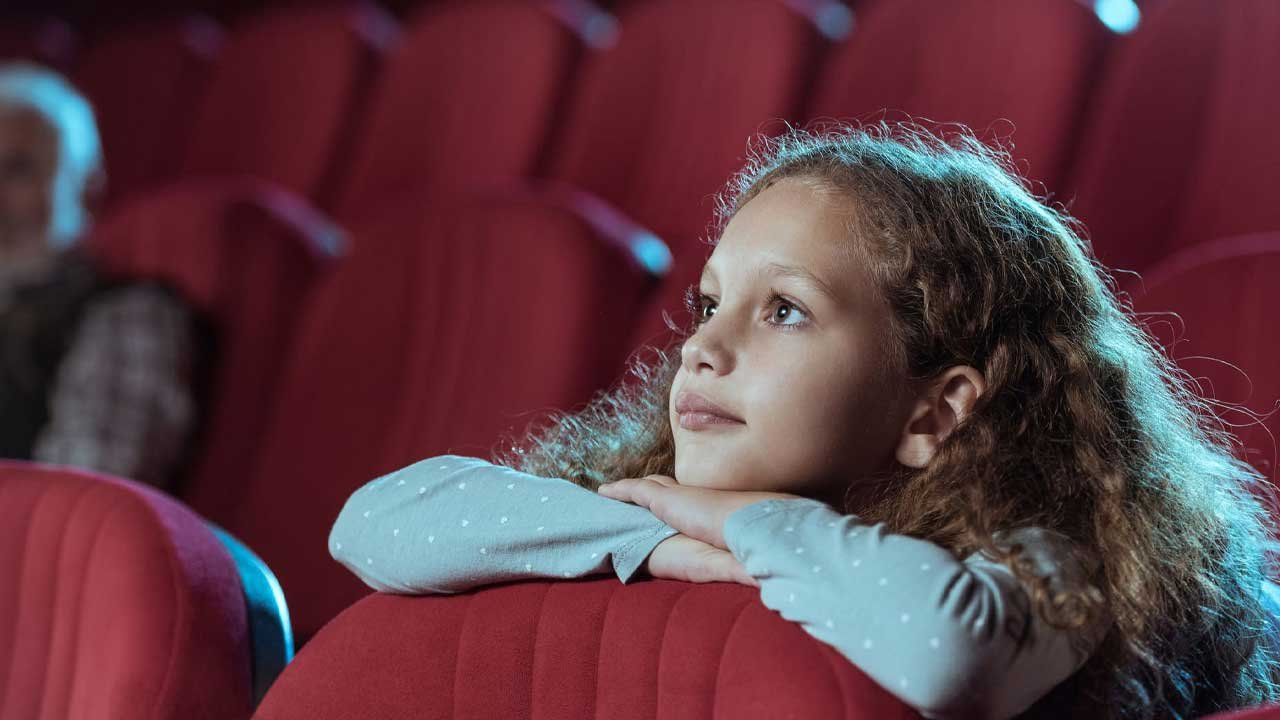 ¿A Qué Edad Es Recomendable Llevar A Un Niño Al Cine? - Todopapás